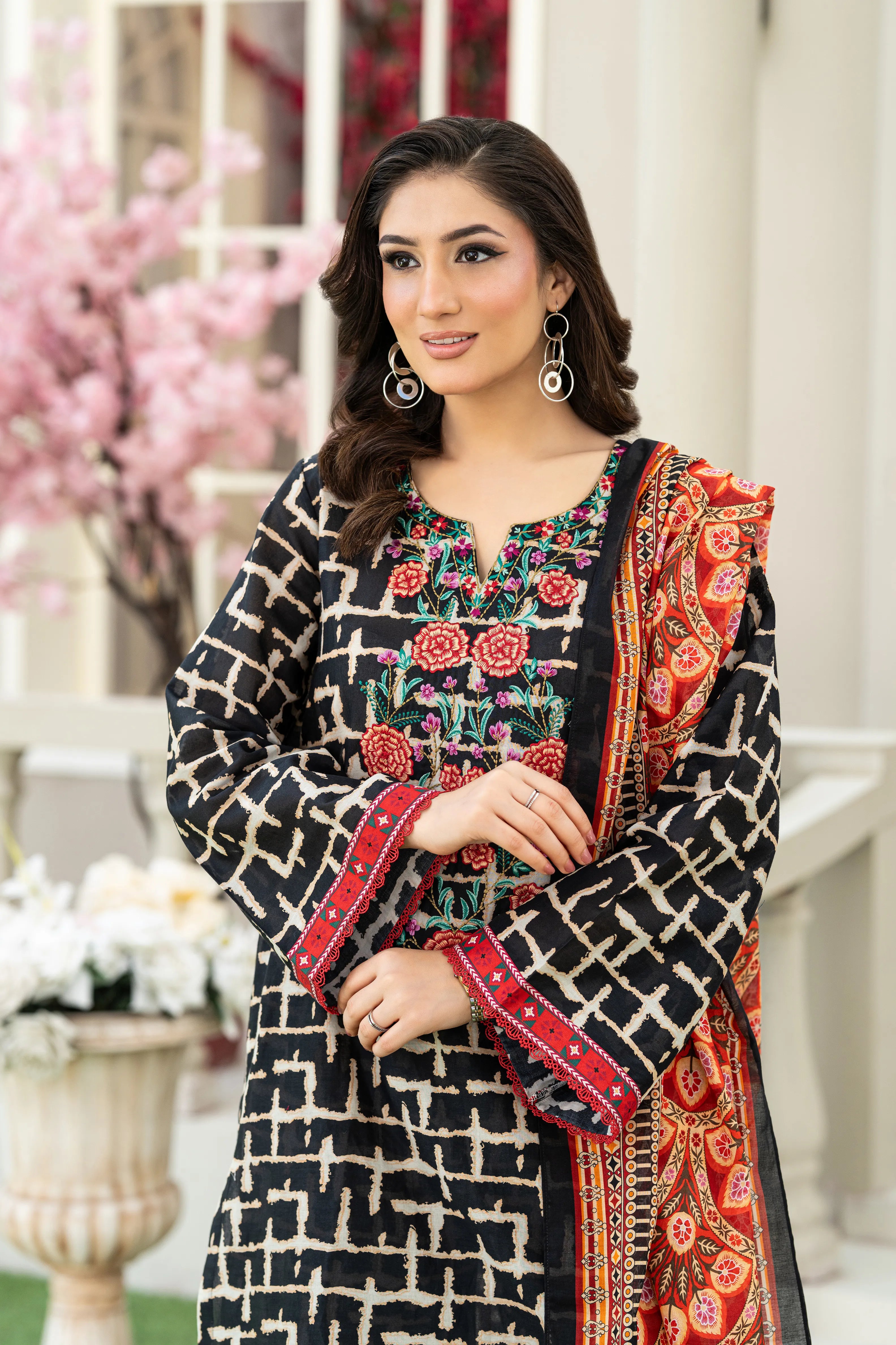 Noir Heritage Lawn Set