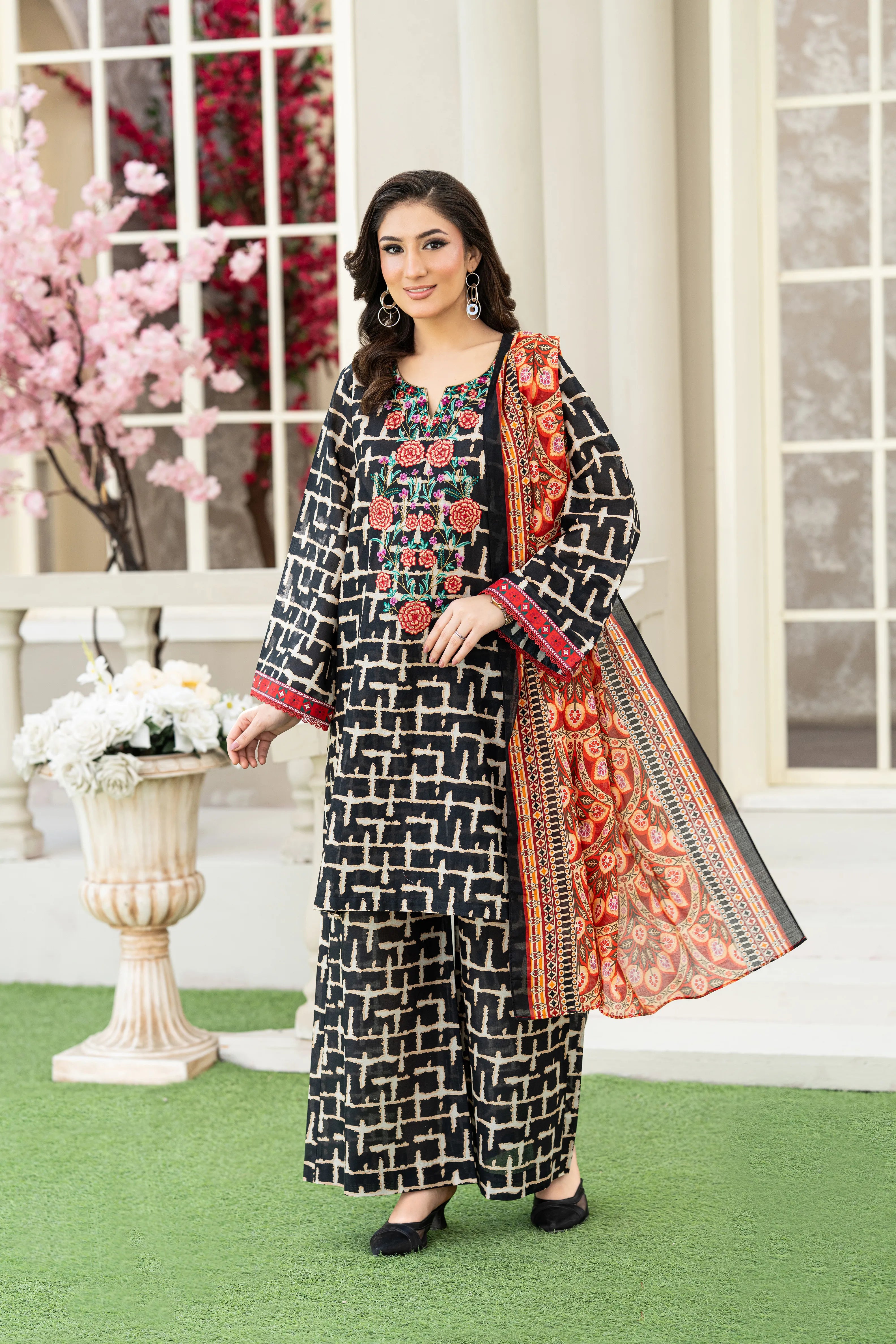 Noir Heritage Lawn Set
