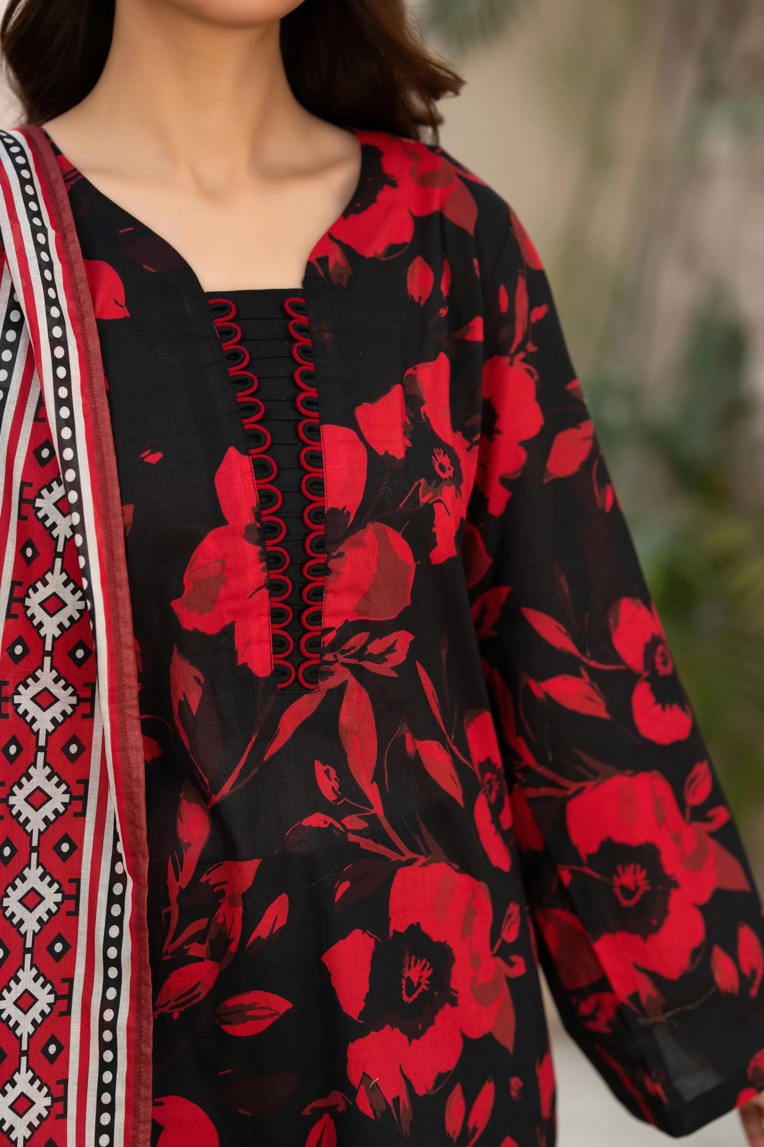 Midnight Rose Lawn Set