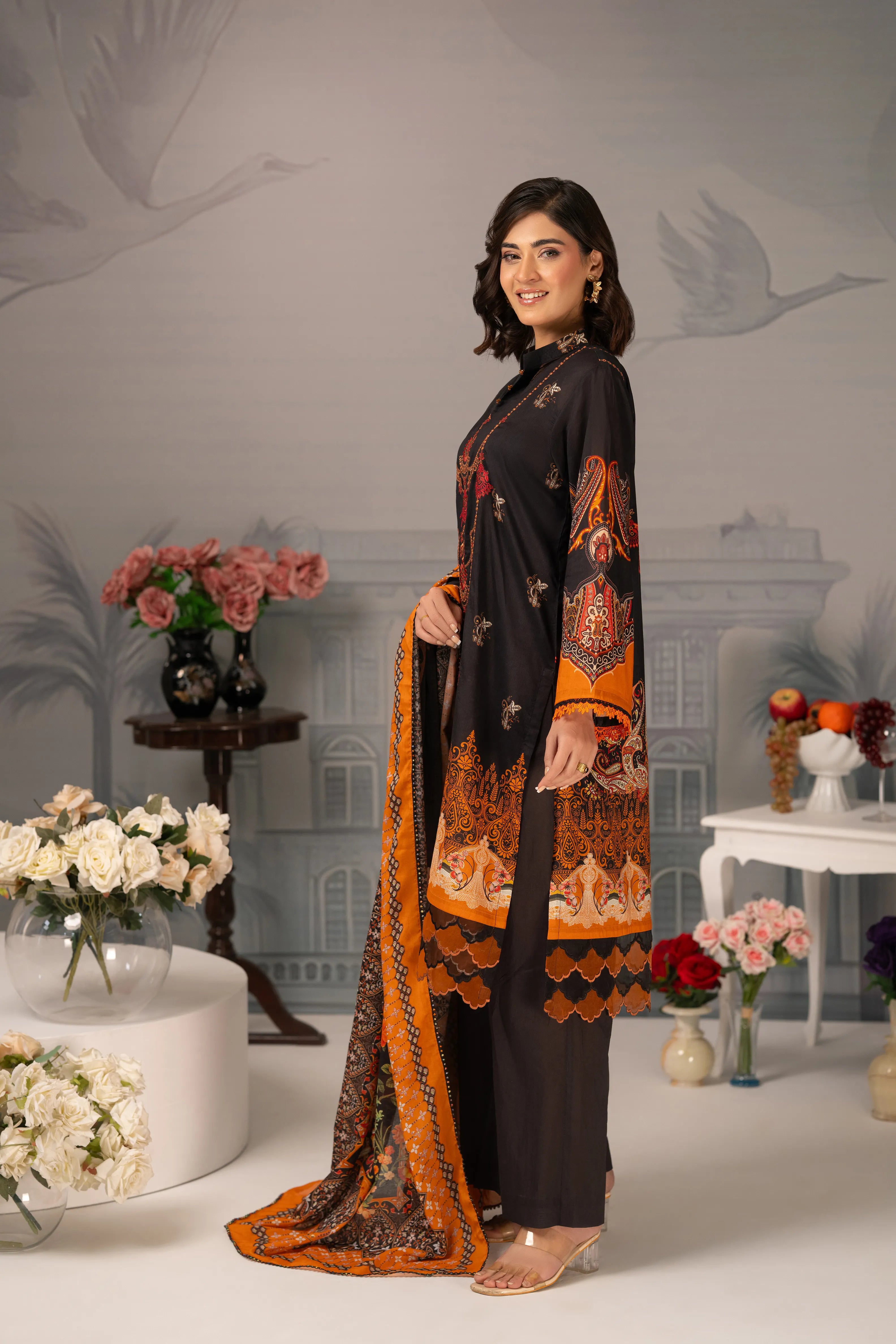 Midnight Amber – 3PC Luxury Lawn